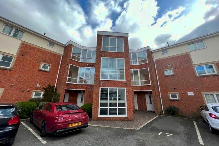 2 Bedroom Property To Rent In Park Square, Ashton-Under-Lyne, OL6