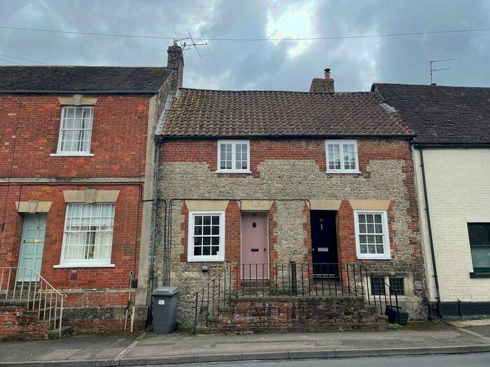 2 Bedroom Terraced House To Rent In West Street, Warminster, BA12