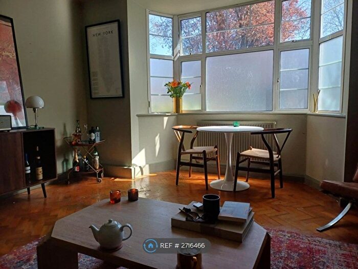 2 Bedroom Flat To Rent In Barrington Court, London, N10