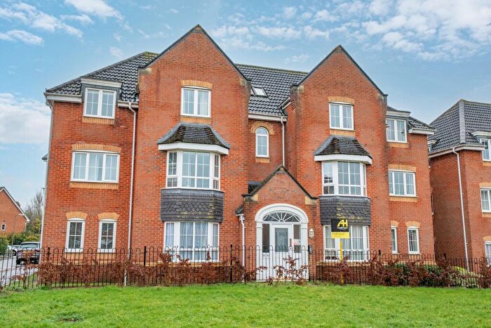 2 Bedroom Flat For Sale In Kings Chase, Andover, SP10