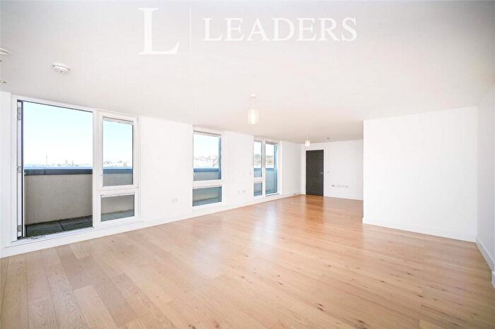 3 Bedroom Flat To Rent In The Boardwalk, Brighton, BN2