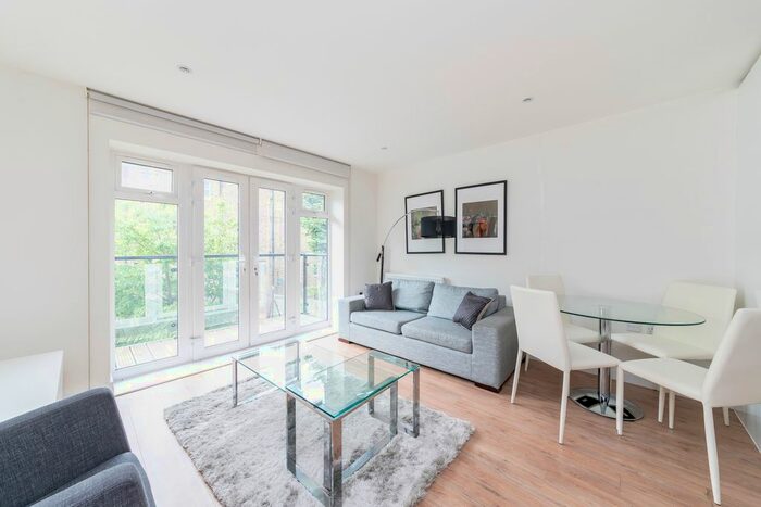 2 Bedroom Flat To Rent In Havilland Mews, London, W12