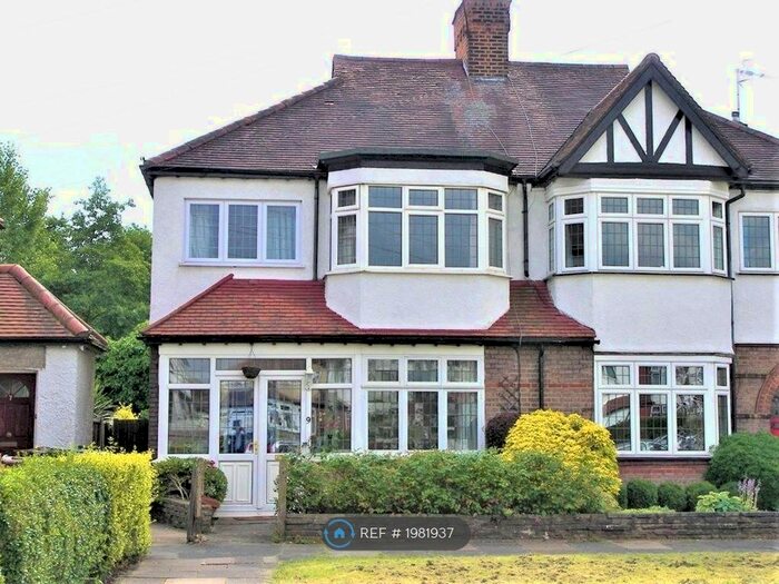 3 Bedroom Semi-Detached House To Rent In The Gardens, Harrow, HA1