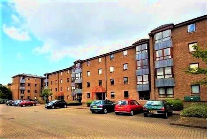 2 Bedroom Flat To Rent In Sienna Gardens, Edinburgh, EH9