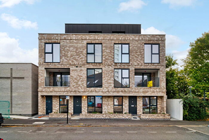 2 Bedroom Flat For Sale In Staunton Street, SE8