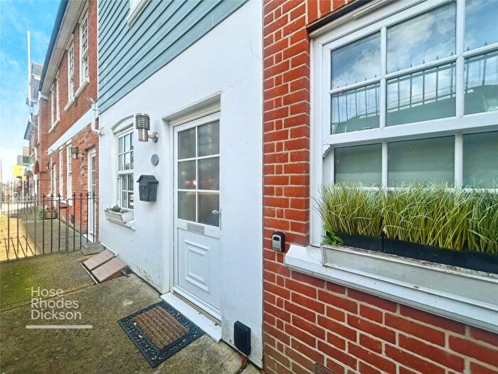 2 Bedroom Apartment For Sale In Denmark Road, Cowes, Isle Of Wight, PO31