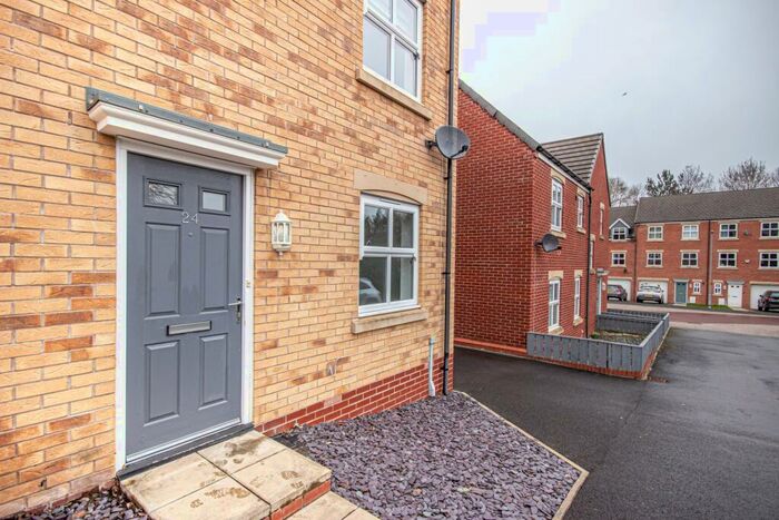 3 Bedroom Semi-Detached House To Rent In Bishops Park Road, Gateshead, Tyne And Wear, NE8