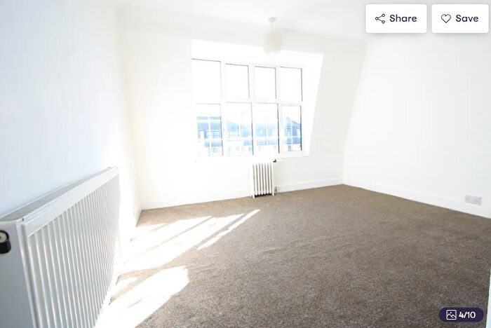 3 Bedroom Flat To Rent In Leigham Avenue, London, SW16