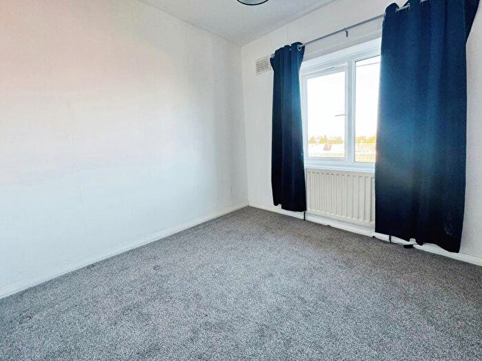 3 Bedroom Semi-Detached House For Sale In Lime Grove, Ryton, NE40
