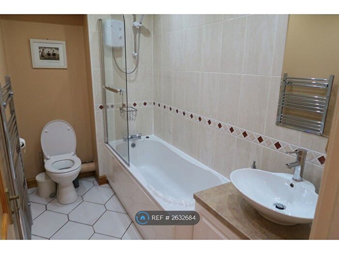 2 Bedroom Flat To Rent In Bon Accord Terrace, Aberdeen, AB11
