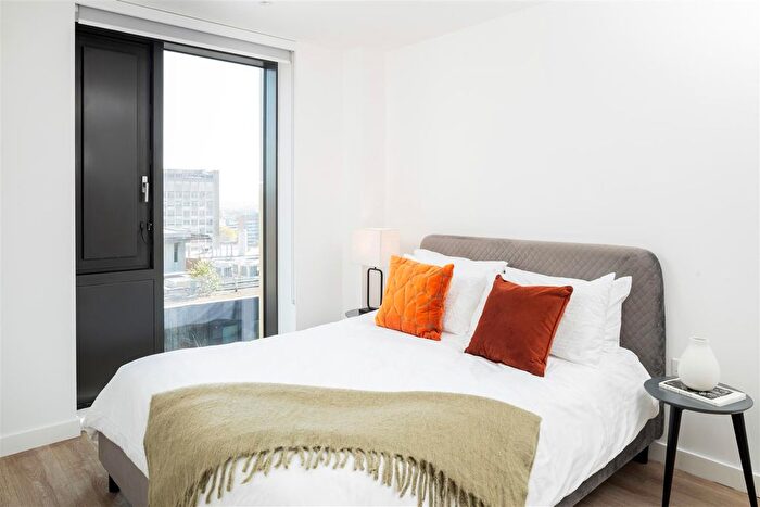 3 Bedroom Flat For Sale In Circle Square, Nobel Way, Manchester, M1