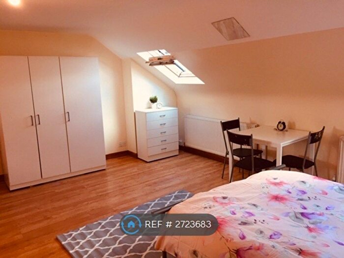 Studio To Rent In Green Lanes, London, N8