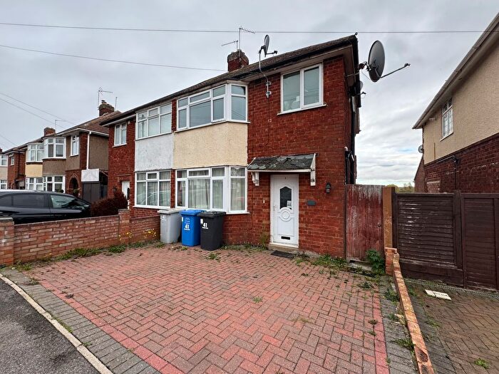 3 Bedroom Semi-Detached House To Rent In Southgate Drive, Kettering, NN15