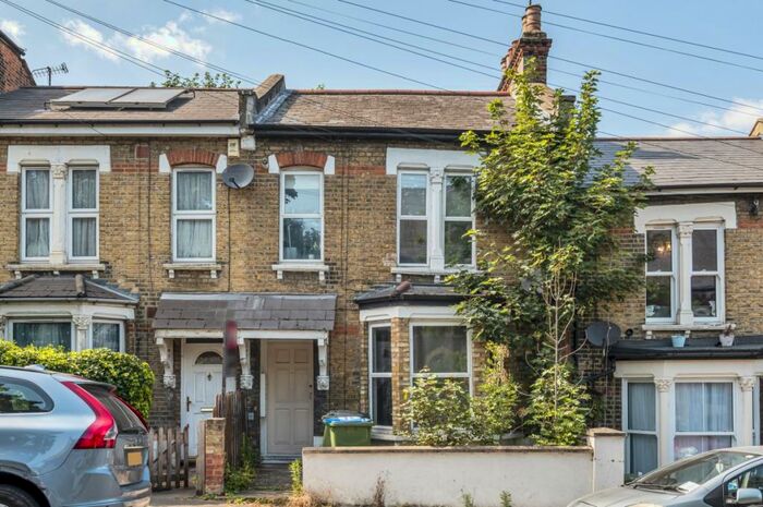 2 Bedroom Flat To Rent In Woodland Terrace London, SE7