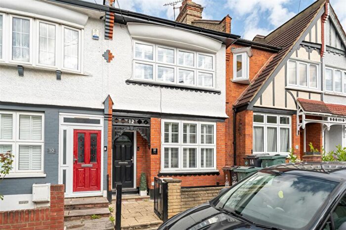 3 Bedroom House For Sale In Lyndhurst Road, Highams Park, E4