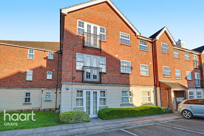 2 Bedroom Flat For Sale In Harper Close, Grays, RM16