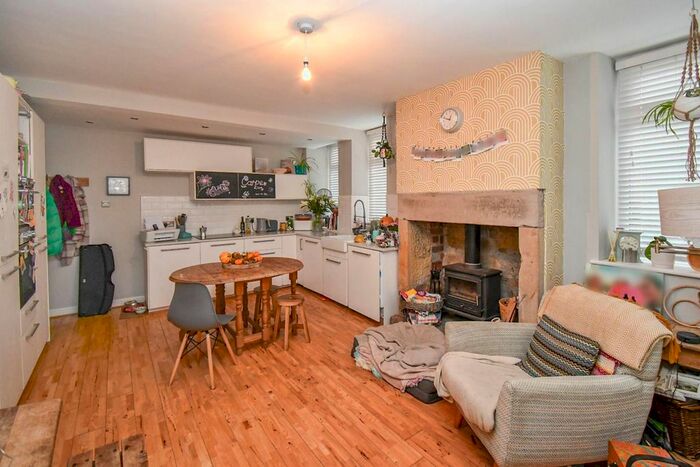 2 Bedroom End Of Terrace House To Rent In Park View, Yeadon, Leeds, LS19