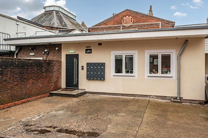 1 Bedroom Flat To Rent In Staple Gardens, Winchester, Hampshire, SO23