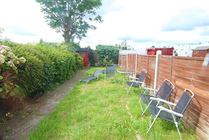 2 Bedroom Flat To Rent In Edward Road, London, E17