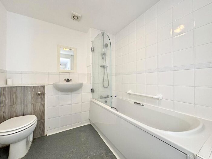2 Bedroom Apartment To Rent In Gaskell Place, Ipswich, IP2