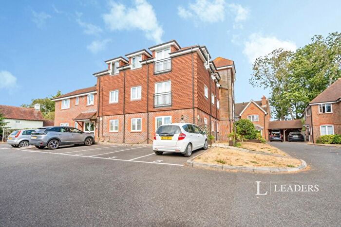 2 Bedroom Flat To Rent In Pine Close, Westergate, Chichester, PO20