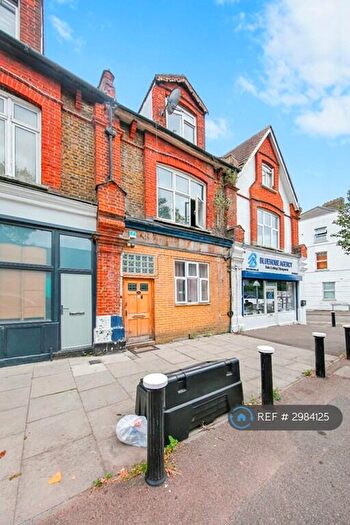 Studio To Rent In Wightman Road, London, N4