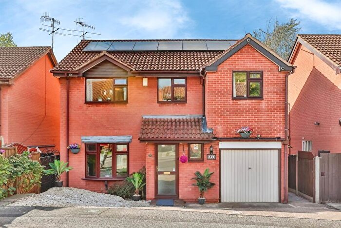 4 Bedroom Detached House For Sale In Poplar Avenue, Nottingham, NG5