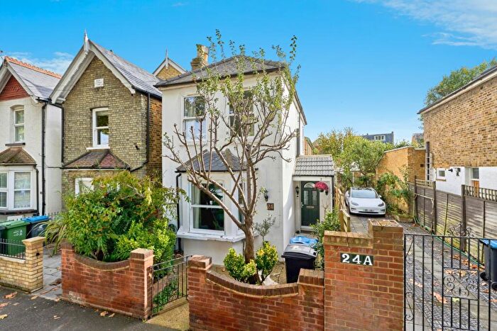 3 Bedroom Detached House For Sale In Elm Road, Kingston Upon Thames, KT2