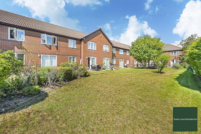 2 Bedroom Flat For Sale In Rosewood Court, Chadwell Heath, RM6