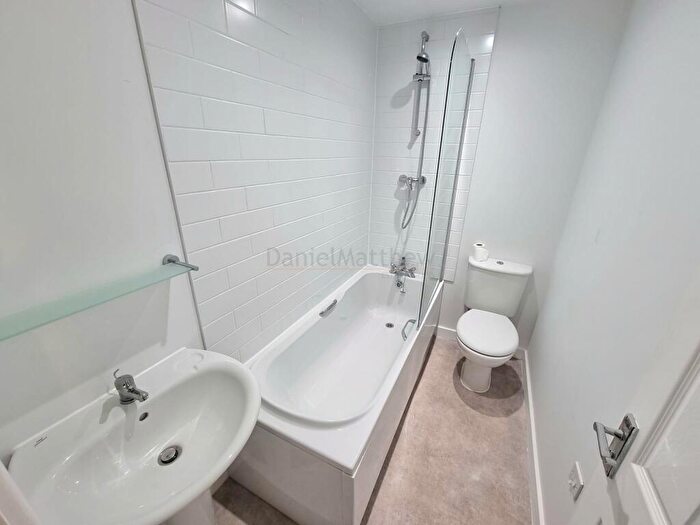 3 Bedroom Flat To Rent In High Street, Barry, The Vale Of Glamorgan., CF62
