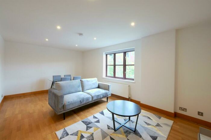 2 Bedroom Apartment To Rent In Kingsley Mews, London, E1W