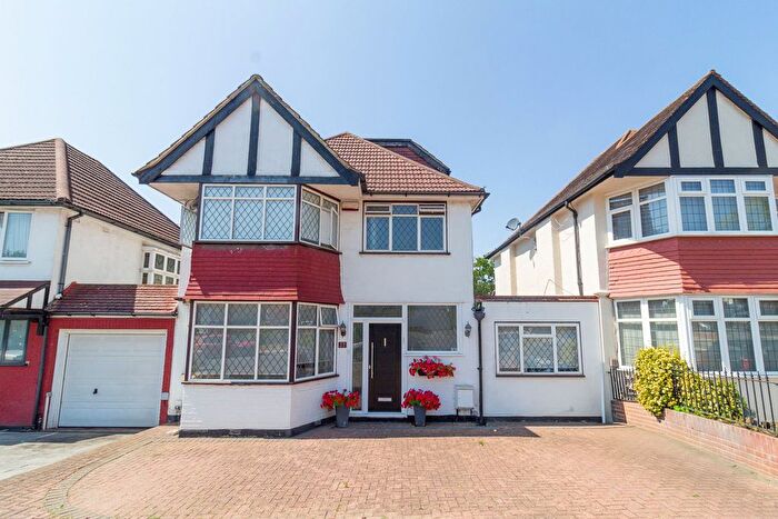 4 Bedroom Detached House For Sale In Broadfields Avenue, Edgware, HA8