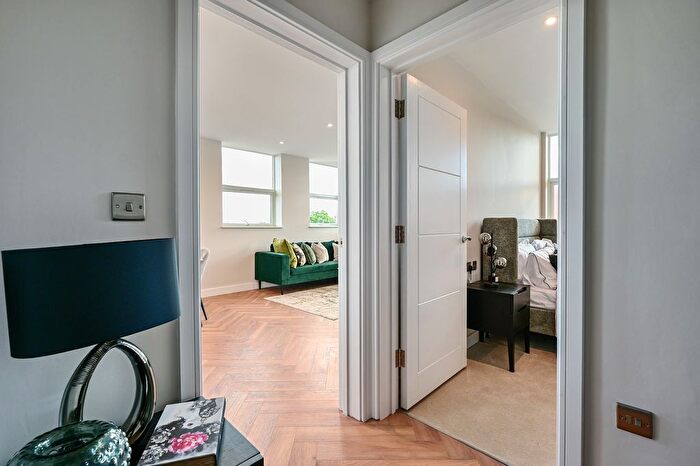 2 Bedroom Flat For Sale In Camp Road, Farnborough, GU14