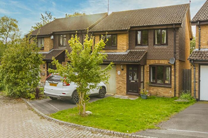 3 Bedroom Detached House For Sale In Camton Road, Swindon, SN5