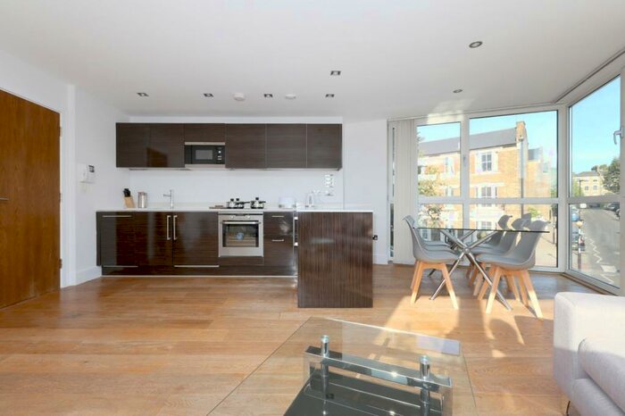 3 Bedroom Apartment To Rent In A Drayton Park, London, N5