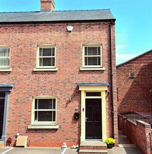 3 Bedroom End Of Terrace House For Sale In Banks Court, Horncastle, LN9
