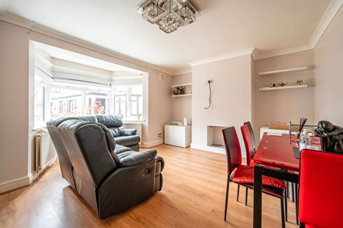 3 Bedroom Flat To Rent In Bream Gardens, East Ham, London, E6