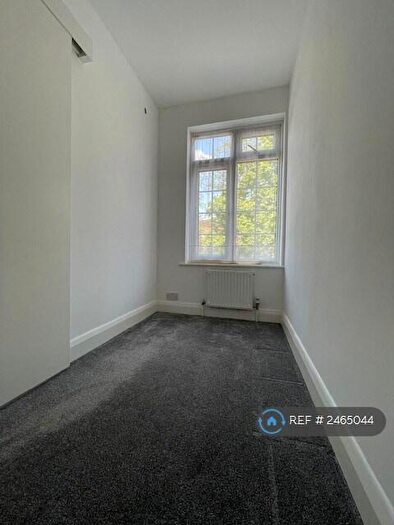 3 Bedroom Flat To Rent In Tabor Court, Cheam Village, SM3