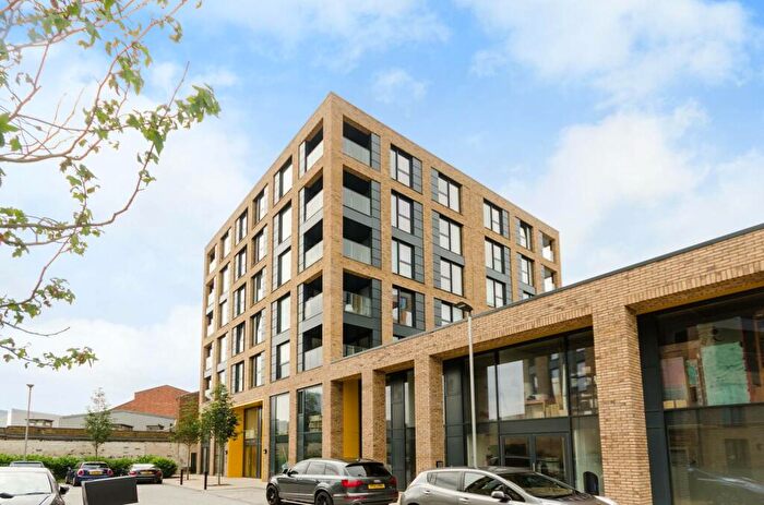 1 Bedroom Flat To Rent In Grafton Square, Croydon, CR0