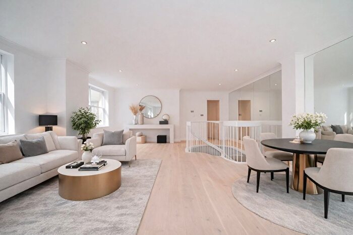2 Bedroom Flat For Sale In Queen's Gate, London, SW7