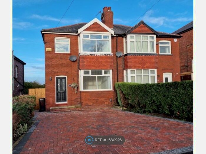 3 Bedroom Semi-Detached House To Rent In South View, Woodley, Stockport, SK6