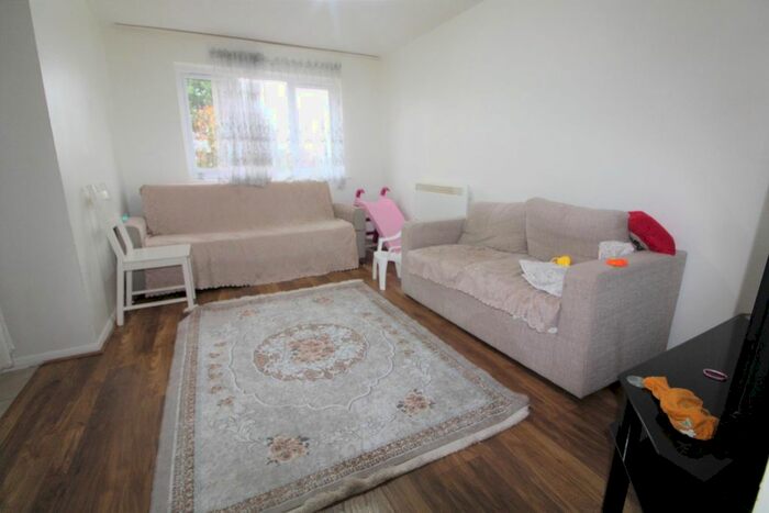 1 Bedroom Flat To Rent In Magpie Close, Enfield, EN1
