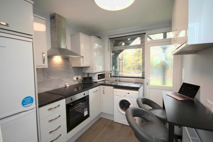 2 Bedroom Flat To Rent In Canons Court, Stonegrove, Middlesex HA8