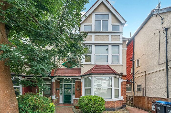 1 Bedroom Flat For Sale In South Norwood Hill, London, SE25