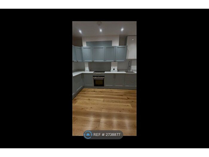 2 Bedroom Flat To Rent In Birkbeck Grove, London, W3