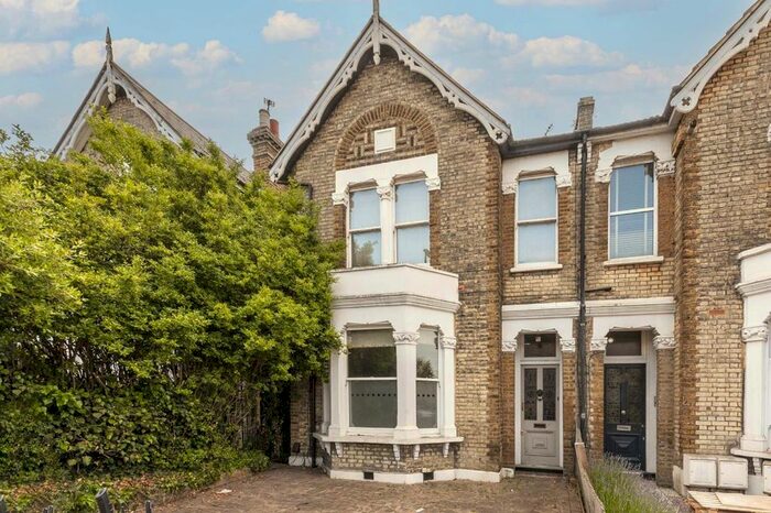 4 Bedroom Semi-Detached House To Rent In Greyhound Lane, London, SW16