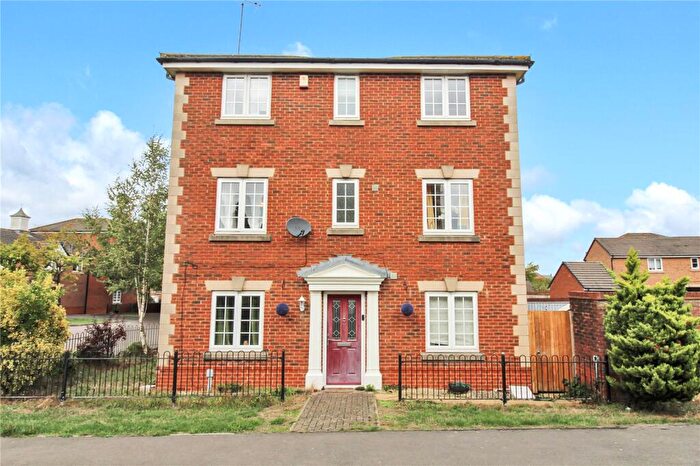 3 Bedroom End Of Terrace House For Sale In The Boulevard, Taw Hill, Swindon, SN25