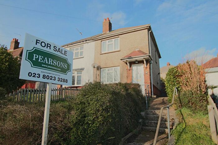 3 Bedroom Semi Detached House For Sale In Bassett Green, Southampton, SO16