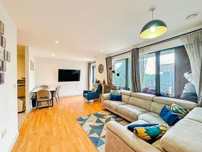 2 Bedroom Flat To Rent In Alpine Road, Palm Court Alpine Road, NW9