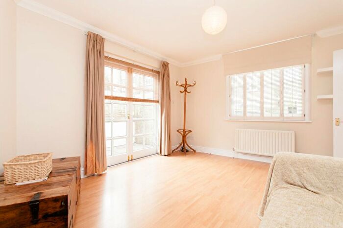2 Bedroom Flat To Rent In Baring Street, Islington, N1